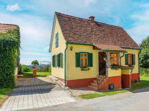  Holiday home in Gersdorf Styria near a swimming lake, Pension in Gersdorf an der Feistritz