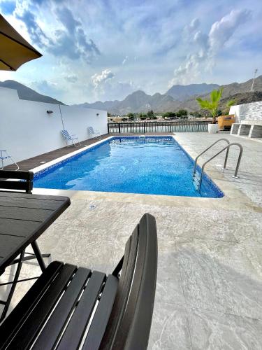 Iconic 4-bedroom villa with pool in Fujairah Palm