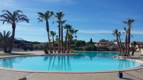 Peldbaseins, Domaine de vacances a 600m de la plage villa d'angle, climatisee, grande terrasse 3 chambres 7 couch in Portiraņa