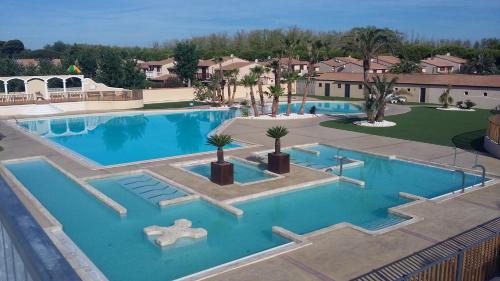 Peldbaseins, Domaine de vacances a 600m de la plage villa d'angle, climatisee, grande terrasse 3 chambres 7 couch in Portiraņa