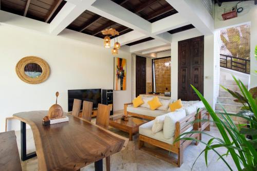 Villa Lunacasa, Modern Comfort in Balinese Style, 500m to beach