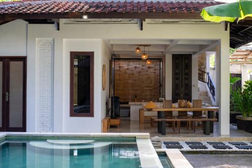 Villa Lunacasa, Modern Comfort in Balinese Style, 500m to beach