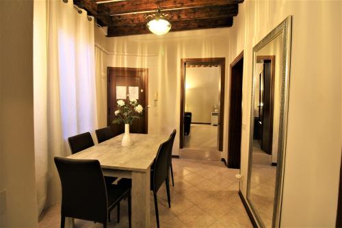 CENTRAL AND SPACIOUS APARTMENT 4