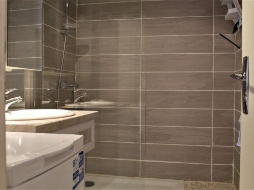 Studio cabine au calme, pieds des pistes, 4 couchages - Risoul 1850 - FR-1-330-234 in Ризул