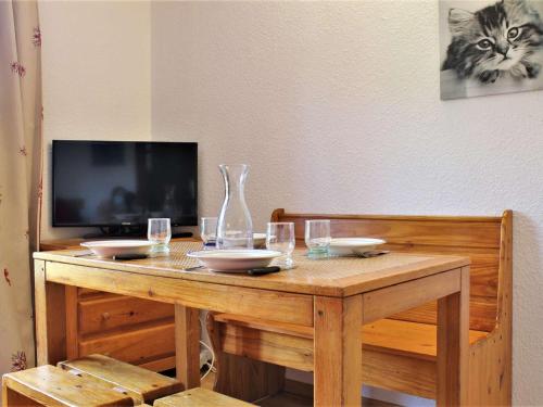 Appartement cosy 2 pieces avec balcon et acces piscine a Risoul - FR-1-330-164 in Ризул