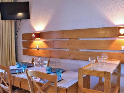 Studio cabine 4 pers, pied de pistes, animaux acceptés – Risoul 1850 - FR-1-330-221 (Studio cabine 4 pers, pied de pistes, animaux acceptes – Risoul 1850 - FR-1-330-221) in 里蘇爾