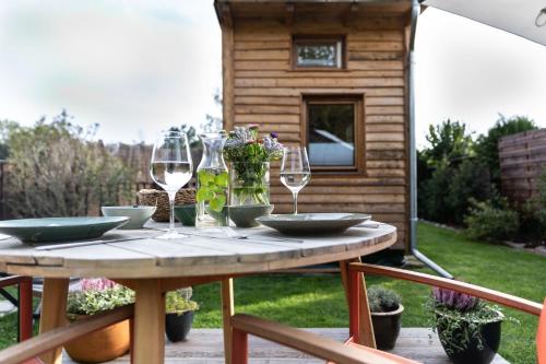 Garden, Zirbenholz Tiny House "Waldhauszeit" am See in Mucke