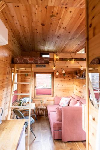 Zirbenholz Tiny House "Waldhauszeit" am See in Mucke