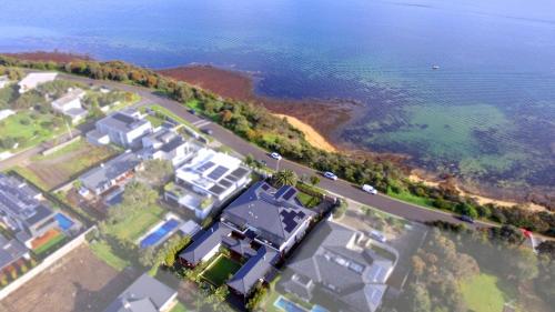Beach, Earimil Villas - Waterfront in Frankston