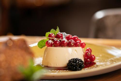 The Beaches Hotel - image 13