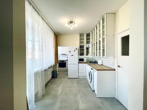 Bright & Spacious 2BD Flat with Balconies - Near Mall of Sofia by Flat Mаnager, Sofia (Foto 8)