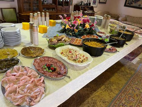Toit ja joogid, Fattoria Raffaelli in Sutri