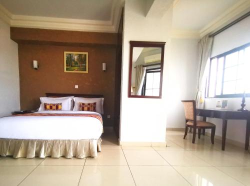 HOTEL HIBISCUS LOUIS in Либревиль