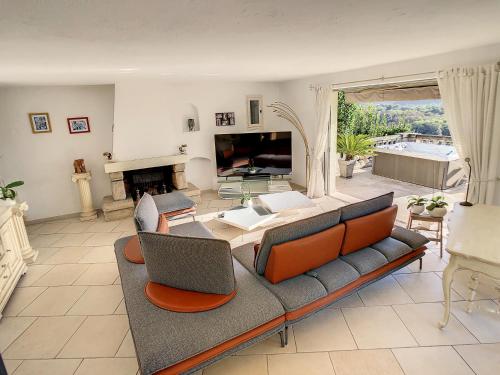 3 Bedrooms Villa near Cannes - Pool & Jacuzzi - Sea View