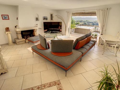 3 Bedrooms Villa near Cannes - Pool & Jacuzzi - Sea View