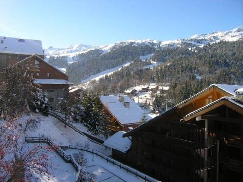 Appartement pour 6, centre Meribel, proche commerces et pistes, piscine l'ete - FR-1-180-303 in Lezeretta