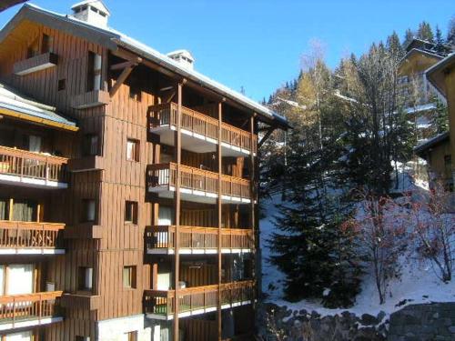 Appartement pour 6, centre Meribel, proche commerces et pistes, piscine l'ete - FR-1-180-303 in Lezeretta