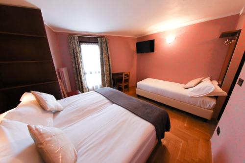 HOTEL SPORTING Room Type - Basic Triple Room