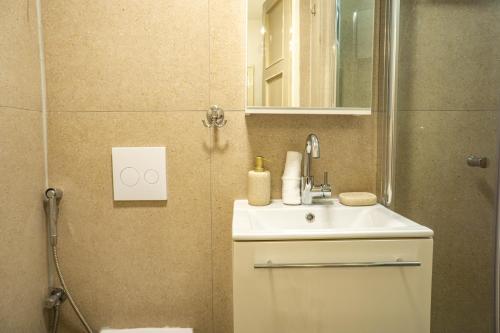 Bond & Sue Room Type - Studio Apartment with Balcony Bond & Sue Room Type - Studio Apartment with Balcony