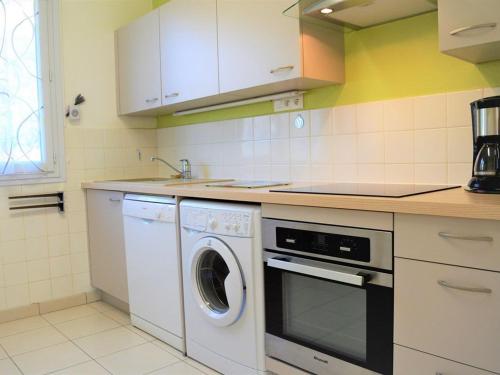 Charmant T3 avec terrasse et garage - Proche centre-ville - FR-1-251-25 in Le Lavandou City Center