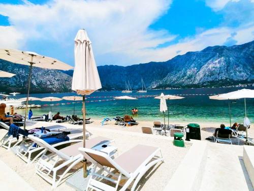 沙灘, Bay of Kotor View Apartment with pool in 普坎傑