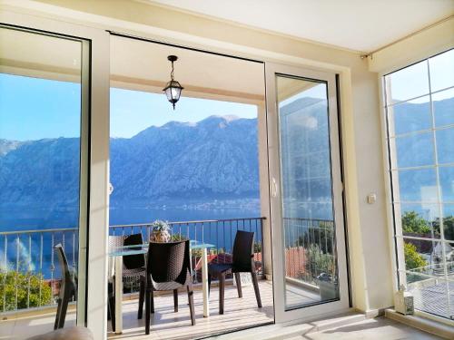 景觀, Bay of Kotor View Apartment with pool in 普坎傑