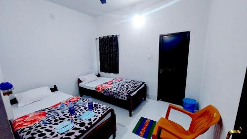 Double or Twin Room with Private Bathroom image 2