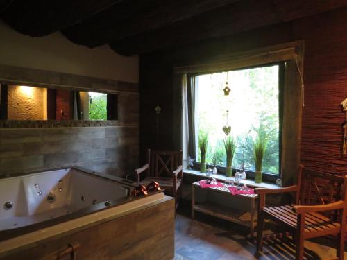Karstais baseins, Cudodomek SPA w Mrozach Wielkich kolo Elku in Mrozy Wielkie