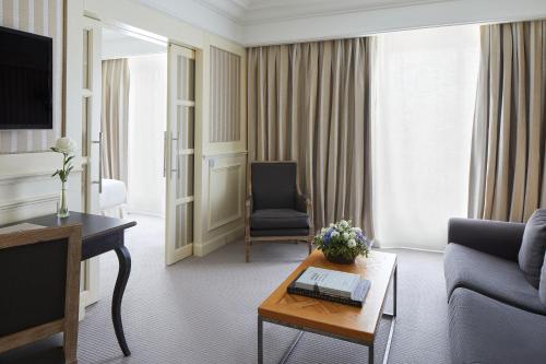 Junior Suite with City View