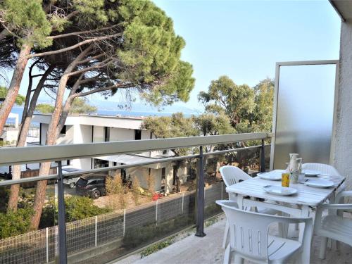. Studio face mer avec terrasse, clim, parking à Cavalaire-sur-Mer - FR-1-226B-13