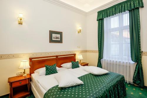 1 queen bed