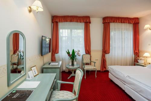 Szidonia Castle in ร็อจท็อกมัสซาจ