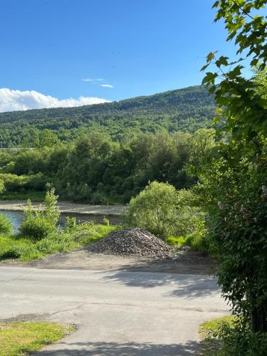STRÓŻÓWKA SKI&SPA Domek nad rzeką z ogrodem i jacuzzi,narty. STRÓŻÓWKA SKI&SPA Domek nad rzeką z ogrodem i jacuzzi,narty.