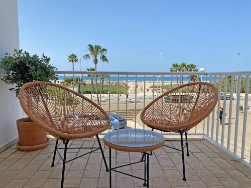 Santa Barbara A Beach front apartment with sea view and garage in Conil