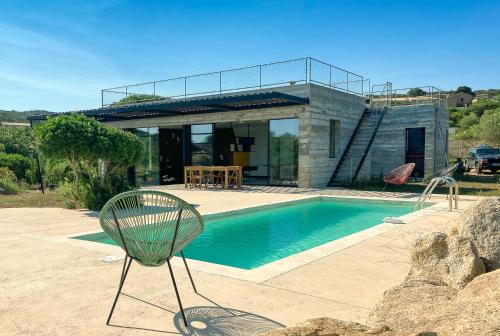 Villa esprit moderniste avec piscine