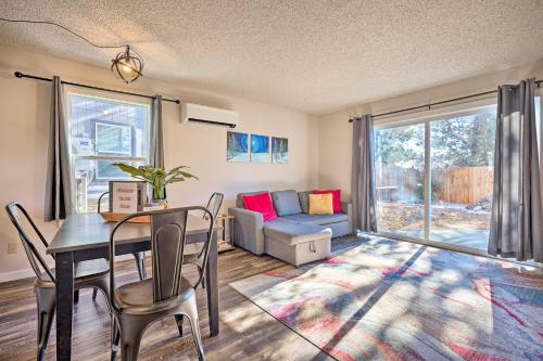Townhome with Putting Green about 4 Mi to Old Mill!
