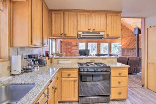 Idyllic Frazier Park Cabin Views, Pool Table