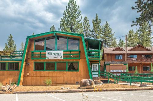 Idyllic Frazier Park Cabin Views, Pool Table