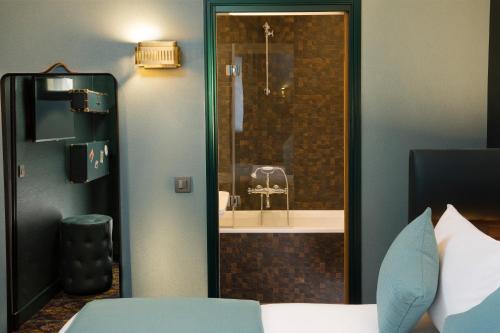 Hotel Whistler - image 9