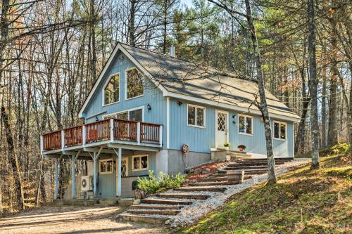 Mountain-View Conway Cabin about 9 Mi to Slopes! in Conway, USA
