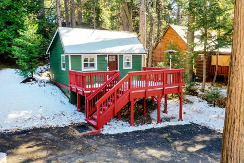 Running Springs Cabin with Deck and Forest Views