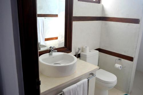Standard Double Room with City View image 8