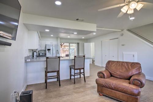 Comfy Bakersfield Townhome - Fire Pit and Patio