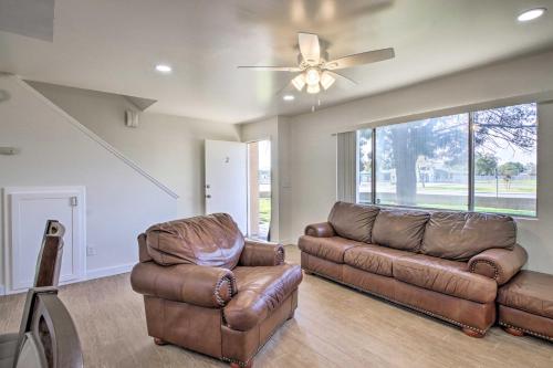 Comfy Bakersfield Townhome - Fire Pit and Patio