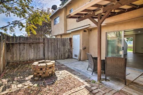 Comfy Bakersfield Townhome - Fire Pit and Patio