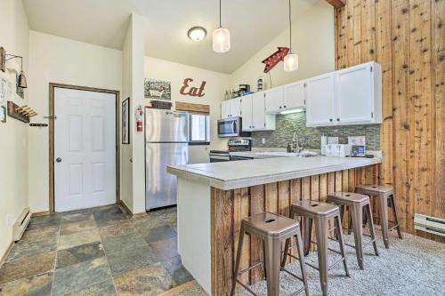 Winter Park Condo w/ Hot Tub, 3 Mi to Slopes! in Уинтър Парк, Колорадо