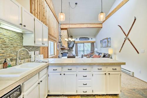 Winter Park Condo w/ Hot Tub, 3 Mi to Slopes! in Уинтър Парк, Колорадо