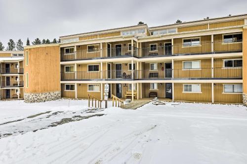Winter Park Condo w/ Hot Tub, 3 Mi to Slopes! in Уинтър Парк, Колорадо