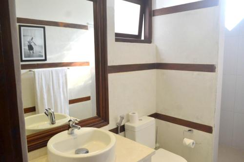 Standard Double Room with City View image 7