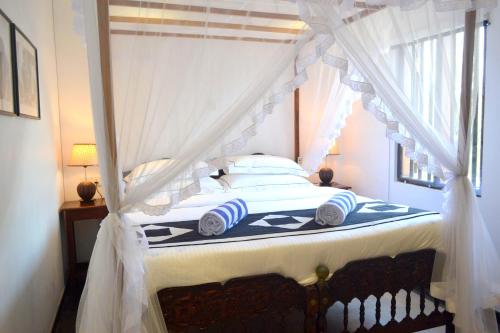 Standard Double Room with City View image 10